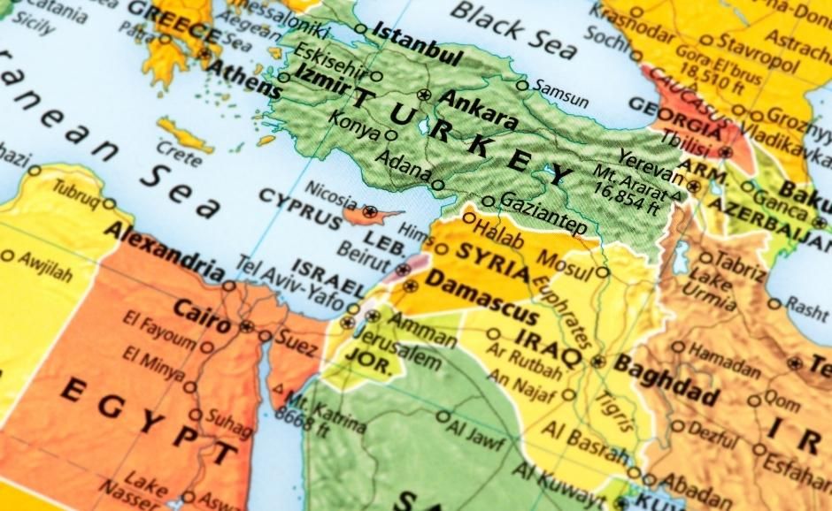 Can tourists in Turkey take what they buy with them?